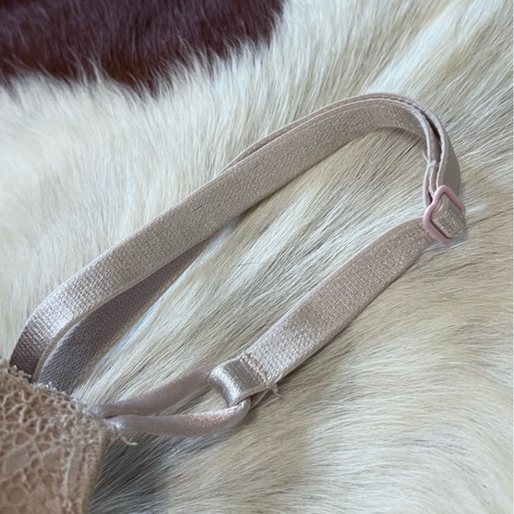 Victoria’s Secret Nude Lace Push Up Bra - Picture 5 of 11